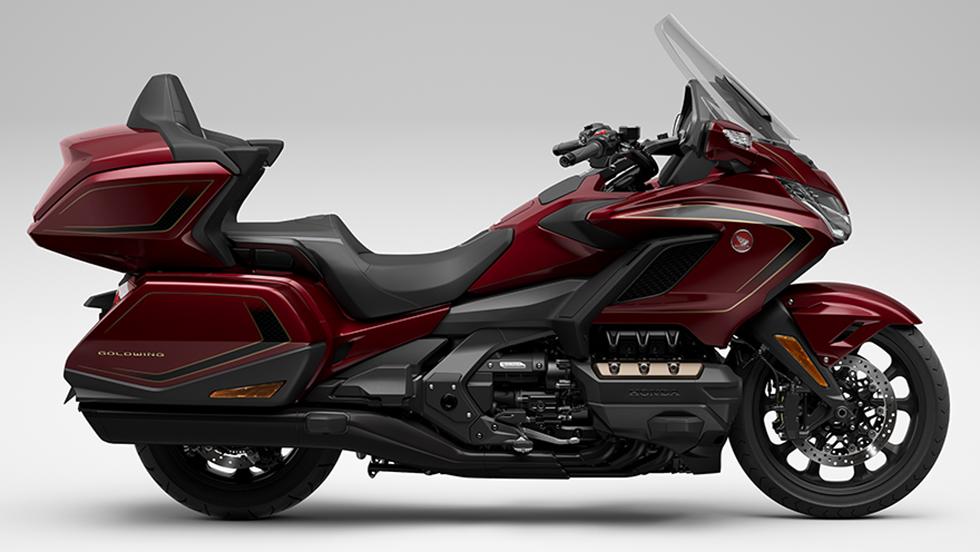 <table style="border-collapse:collapse;width:100%;border:1px solid #ccc;"><thead style="background:#f5e6d3;">
<tr>
<th style="border:1px solid #ccc;padding:8px;">項目</th>
<th style="border:1px solid #ccc;padding:8px;">スペック</th>
</tr>
</thead>
<tbody>
<tr><td style="border:1px solid #ccc;padding:8px;">排気量</td><td style="border:1px solid #ccc;padding:8px;">1833cc</td></tr>
<tr><td style="border:1px solid #ccc;padding:8px;">最高出力</td><td style="border:1px solid #ccc;padding:8px;">約126PS</td></tr>
<tr><td style="border:1px solid #ccc;padding:8px;">車重</td><td style="border:1px solid #ccc;padding:8px;">約370kg前後</td></tr>
<tr><td style="border:1px solid #ccc;padding:8px;">特徴</td><td style="border:1px solid #ccc;padding:8px;">超重量級ツアラー・快適性最強</td></tr>
</tbody>
</table>